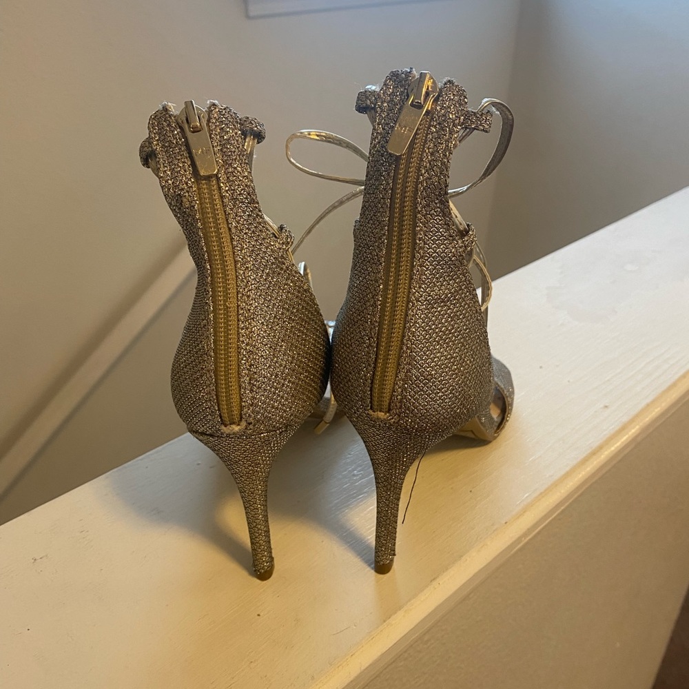 Marc Fisher Silver Glitter Lace Up Heels Ankle Strap Sandals Stilettos 9 NEW - Picture 2 of 7